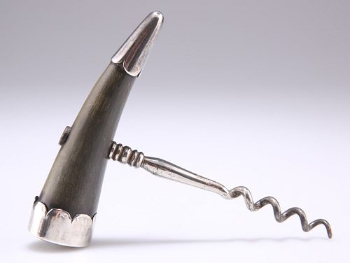 AN EDWARDIAN SILVER-MOUNTED HORN CORKSCREW, the mounts unmarked but test as