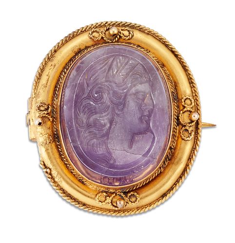A 19TH CENTURY AMETHYST CAMEO BROOCH, the oval amethyst carved in relief de