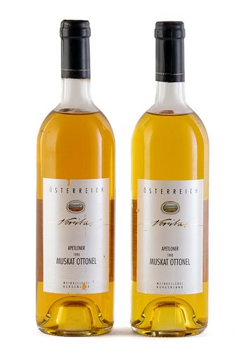 Two Veritas Apetloner bottles, vintage 1993.
WKB Weinkellerei Burgenland.
Category: Muscat Ottonel white wine. D.A.C. Neusiedlersee (Austria).
Level: 