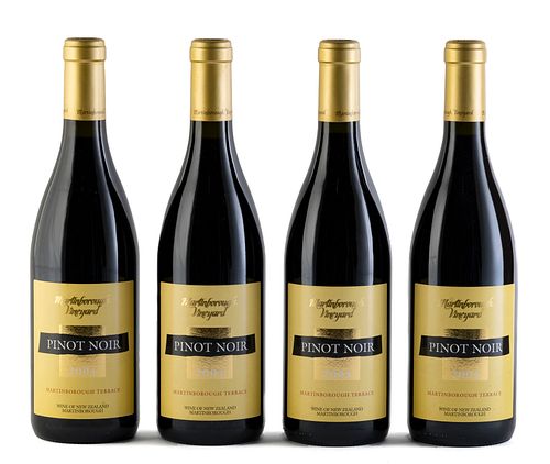 Four Martinborough bottles, 2004 vintage.
Martinborough Vineyard.
Category: red wine Pinot Noir. Martinborough (New Zealand).
Level: A.
750 ml.