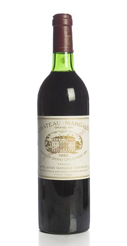 A bottle of Château Margaux Premier Grand Cru Classé 1982.
Category: red wine. Margaux, Bordeaux (France).
Level: C-D.