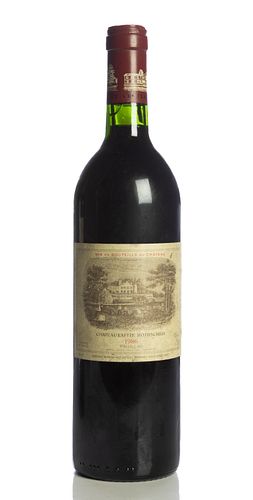 Bottle of Château Lafite Rothschild, vintage 1986.
Category: red wine. Pauillac, Bordeaux.
Level: B.
Parker Guide: 100 points.