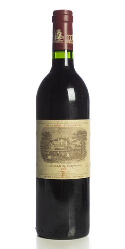 Bottle of Château Lafite Rothschild, vintage 1986.
Category: red wine. Pauillac, Bordeaux.
Level: A.
Parker Guide: 100 points.