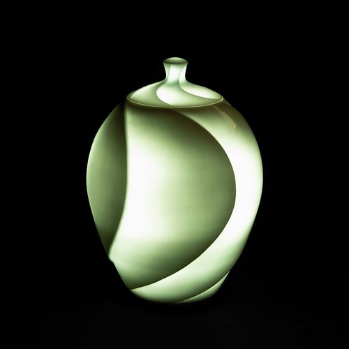 Ishii Yasuyuki, Porcelain Lidded Table Lamp