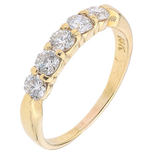 ANILLO CON DIAMANTES EN ORO AMARILLO DE 18K con diamantes corte brillante ~0.65 ct. Peso: 2.8 g. Talla: 6 ¾ | RING WITH DIAMONDS IN 18K YELLOW GOLD Br