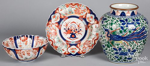 Imari porcelain bowl and tray, 19th c.