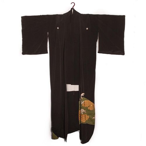 japanese &nbsp;1940s vintage handwoven silk crepe formal crested&nbsp;tomesode&nbsp;kimono, hand decorated
