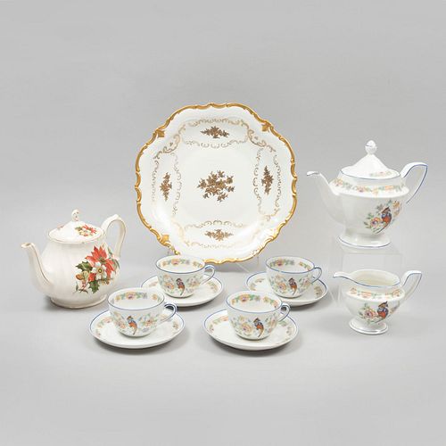 Juego de té, tetera y platón. Alemania e Inglaterra, sXX. Elaborados en porcelana de Bavaria y Sadler. Piezas: 12