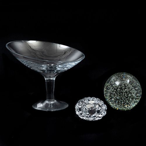 Frutero, esfera decorativa y portavela. Suiza y otros orígenes, sXX. Elaborados en vidrio y cristal. Portavela de la marca Orrefors.