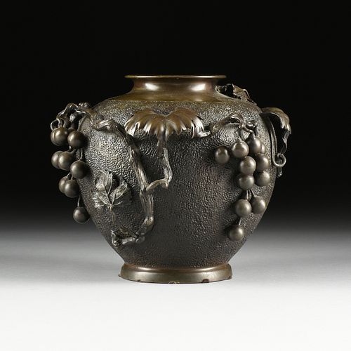 A JAPANESE "GRAPE CLUSTER AND VINE" PATINATED BRONZE VASE, SIGNED, MEIJI PERIOD, EARLY 20TH CENTURY,