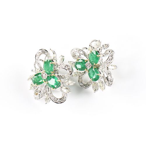 A PAIR OF 18K WHITE GOLD, EMERALD, AND DIAMOND EARRINGS,