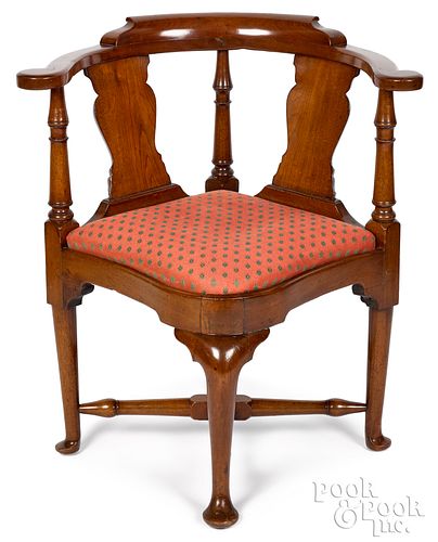 New England Queen Anne mahogany corner chair