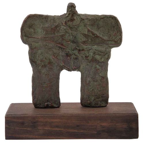 GILBERTO ACEVES NAVARRO, Sin título, Sin firma, Escultura en bronce en base de madera, 18.3 x 17.5 x 7 cm medidas totales con base | GILBERTO ACEVES N