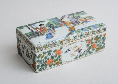 CHINESE FAMILLE VERTE PORCELAIN BOX AND COVER