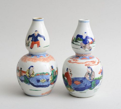 ASSEMBLED PAIR OF MING STYLE PORCELAIN DOUBLE GOURD-FORM VASES
