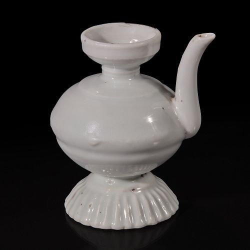 A small Chinese white glazed porcelain ewer 白釉小壶 Ming dynasty or earlier 明或更早