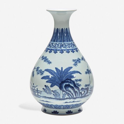 lot 28: A Chinese blue and white porcelain vase, Yuhuchunping 青花玉壶春瓶