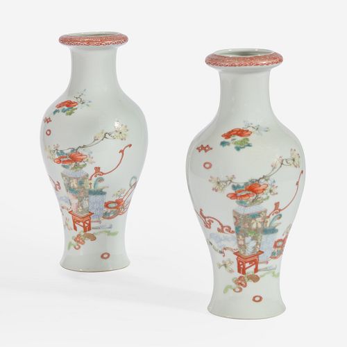 A pair of famille rose-decorated porcelain baluster vases 居仁堂粉彩瓷瓶一对