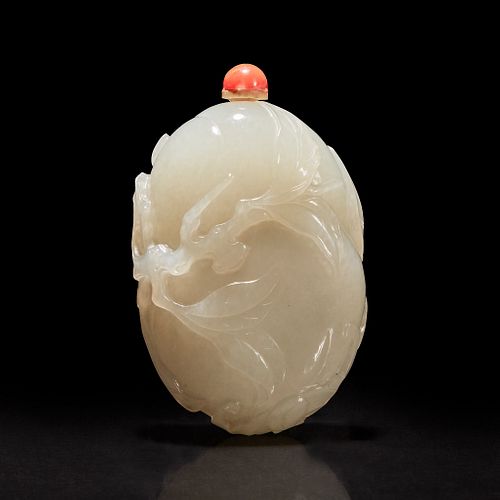 A finely-carved Chinese white jade snuff bottle 白玉鼻烟壶 18th/19th century 十八或十九世纪