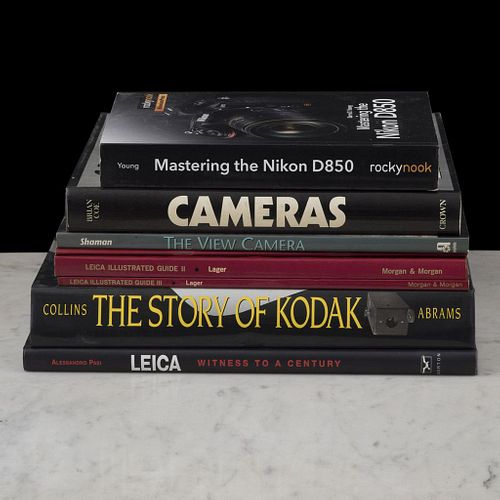 Libros sobre cámaras, leica, kodak, nikon. The Story of Kodak / Leica Illustrated Guide 1925 - 1975. Piezas: 8.