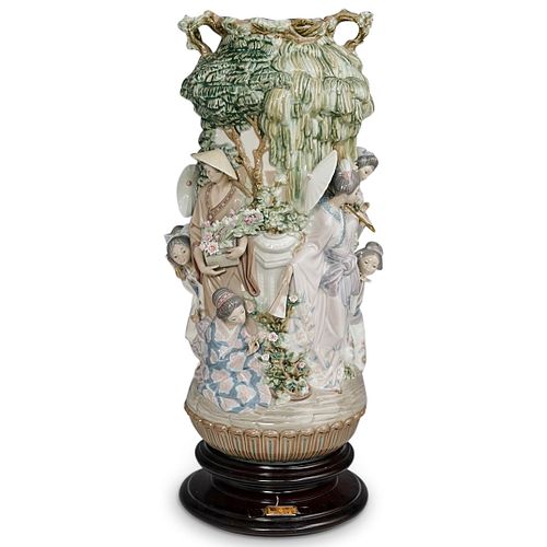 Lladro “Jarron Japones” Porcelain Vase