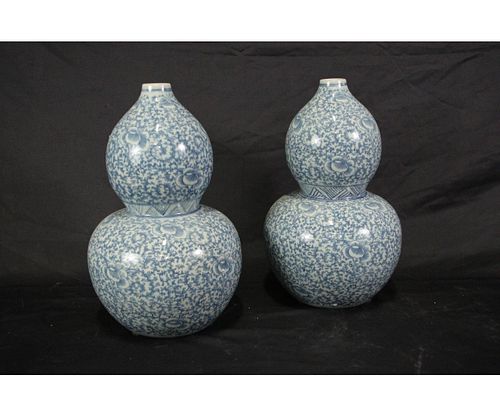 PAIR OF CHINESE DOUBLE GOURD PORCELAIN VASES