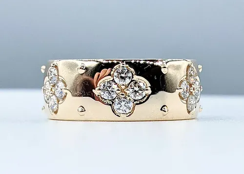 Beautiful Diamond & 14K Gold Quatrefoil Ring