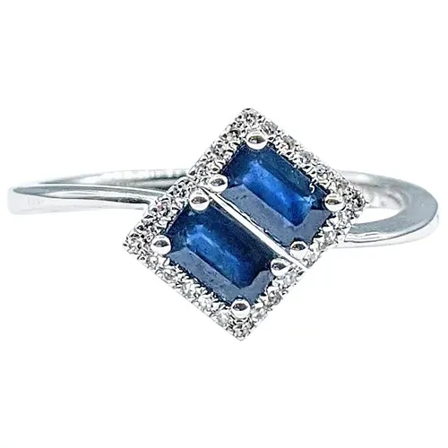 Modern Sapphire & Diamond Fashion Ring