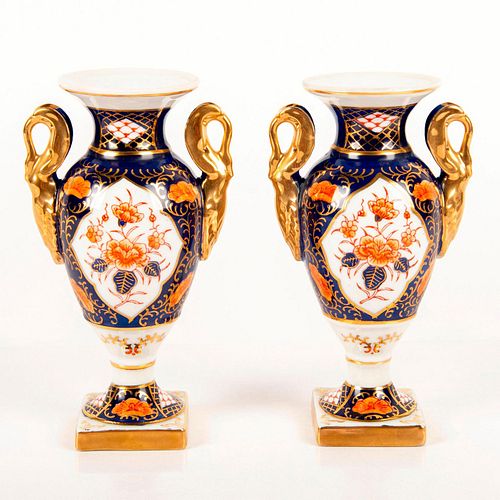 Pair Of Andrea By Sadek Vintage Porcelain Vases 7329