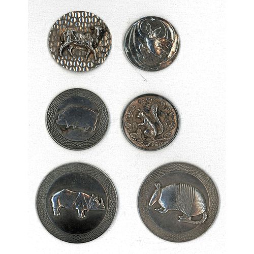 A SMALL CARD OF DIVISION 3 FRENCH WHITE METAL BUTTONS