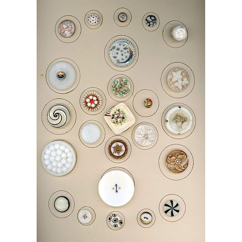 CARD OF ASSORTED DIV 1 & 3 ASSORTED WHITE GLASS BUTTONS
