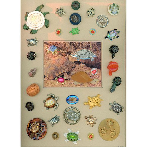 A CARD OF DIV 1 & 3 ASSORTED MATERIAL TURTLE BUTTONS