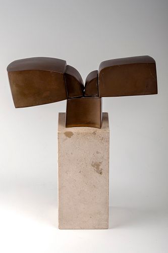 JOSE LUIS SANCHEZ FERNANDEZ (Almansa, Albacete, 1926). 
Untitled. 
Patinated bronze and marble sculpture. Exemplary 131/300.