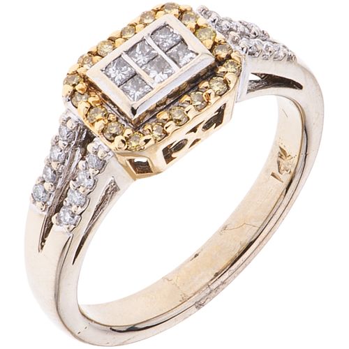 ANILLO CON DIAMANTES EN ORO BLANCO DE 14K con diamantes amarillos (tratados) corte brillante y diamantes corte princess y brillante | RING WITH DIAMON