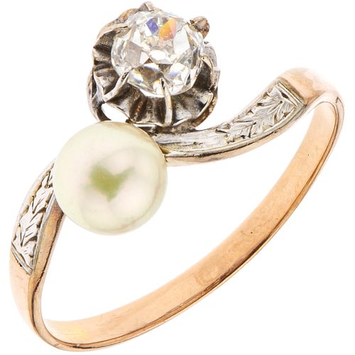 ANILLO CON PERLA CULTIVADA Y DIAMANTE EN ORO ROSA DE 10K con una perla color crema y un diamante corte antiguo ~0.20 ct. Claridad: SI1 | RING WITH CUL