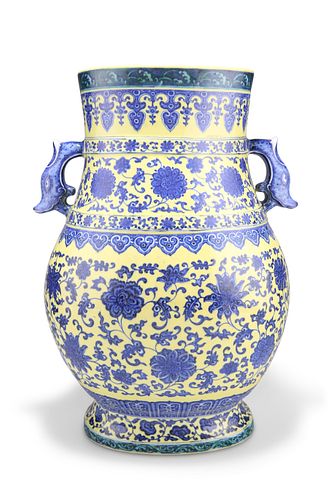 A CHINESE BLUE AND WHITE YELLOW-GROUND TWO-HANDLED VASE, HU, with zoomorphi
