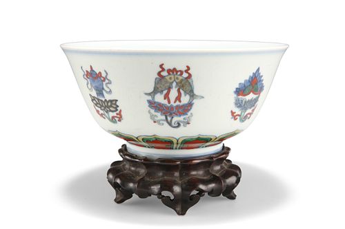 A CHINESE DOUCAI PORCELAIN BOWL, with deep rounded sides raising from a sho