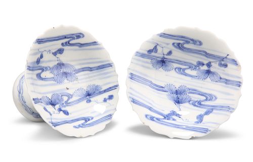 A PAIR OF JAPANESE HIRADO PORCELAIN FOOTED DISHES, MEIJI PERIOD, each shape