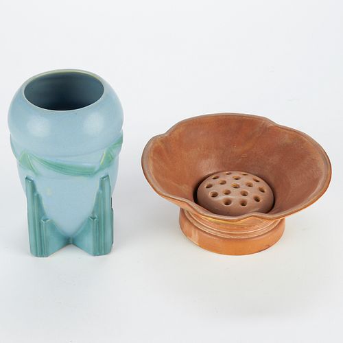 Grp: 2 Roseville Futura Ceramic Wares