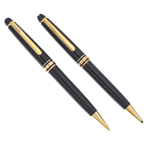 Bolígrafo y lapicero MontBlanc. Cuerpo en resina color negro. Clip acero dorado.
