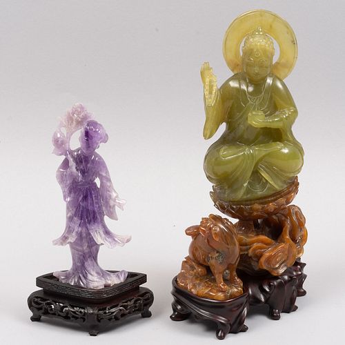 Buda y Quan Ying. Origen oriental, SXX. Talla en jadeíta y amatista. Con bases de madera. 20 cm altura mayor. Piezas: 2