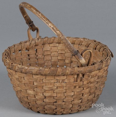Splint egg basket, 19th c., with a swing handle, 5 1/4'' h., 8 1/2'' dia.