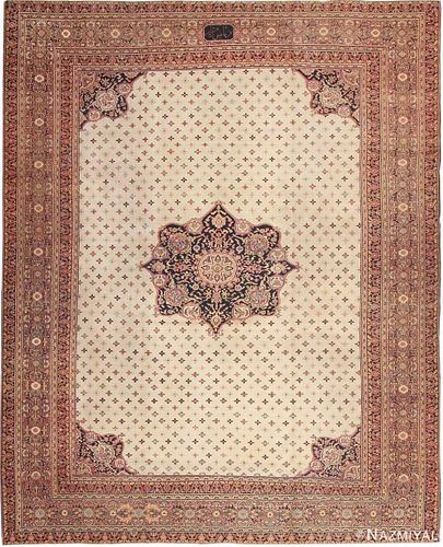 ANTIQUE PERSIAN KHORASSAN CARPET, WITH A SIGNATURE CARTOUCHE. 12 ft 3 in x 9 ft 11 in (3.73 m x 3.02 m).