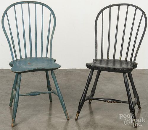 Two hoopback Windsor side chairs, early 19th c.