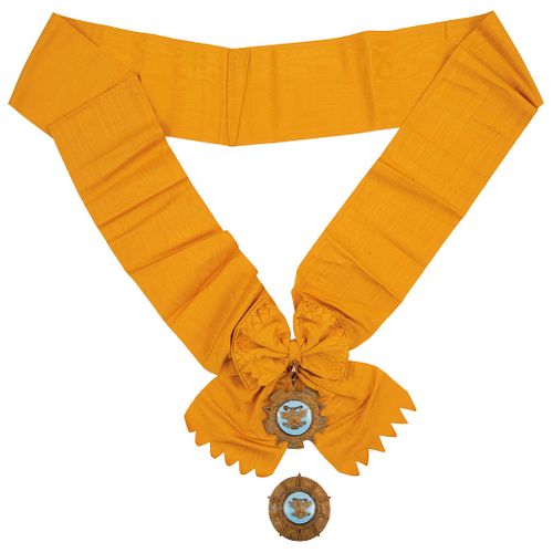 ORDEN MEXICANA DEL ÁGUILA AZTECA MÉXICO, SIGLO XX Elaborada en plata dorada Medalla: 6 cm diámetro | MEXICAN ORDER OF THE AZTEC EAGLE MEXICO, 20TH CEN