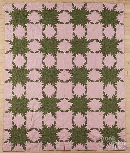 Pineapple variant patchwork quilt, early 20th c., 84'' x 70''.