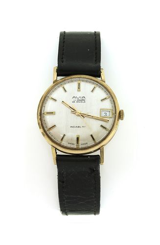 A gentlemen's 9ct gold Avia 'Aviamatic' automatic strap watch,