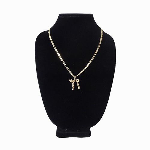 14K Yellow Gold Chain Pendant With Figaro Chain