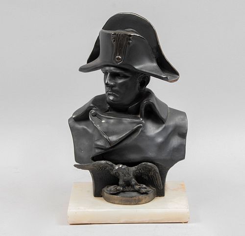 Busto de Napoleón. SXX. Fundición en metal en pátina negra con base de ónix. 30 cm de altura