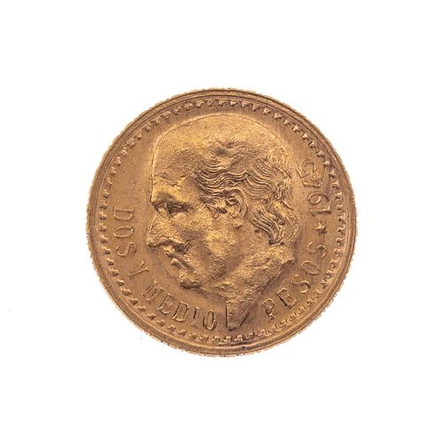 Moneda de dos y medio pesos oro de 21k. Peso: 2.5 g.
